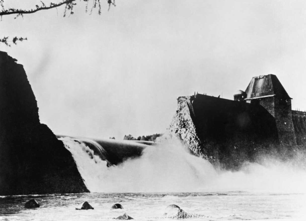 The complete breaching of the Mohne dam hours after the raid. 